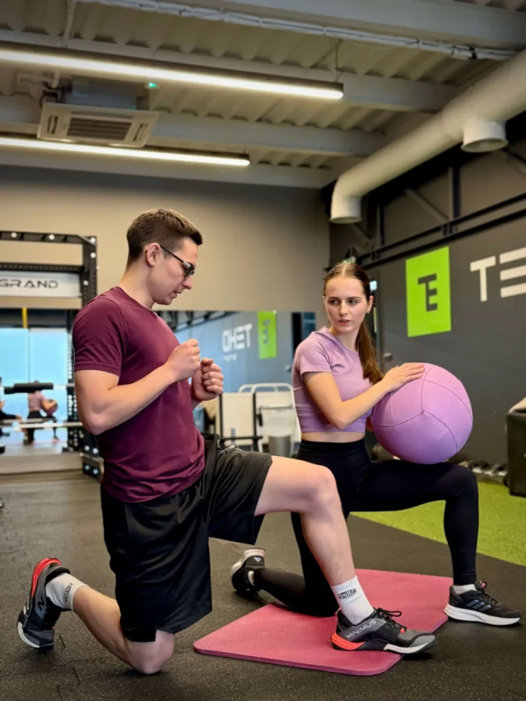 Kamil Piotrowski fizjoterapeuta rzeszów rehabilitacja z piłką